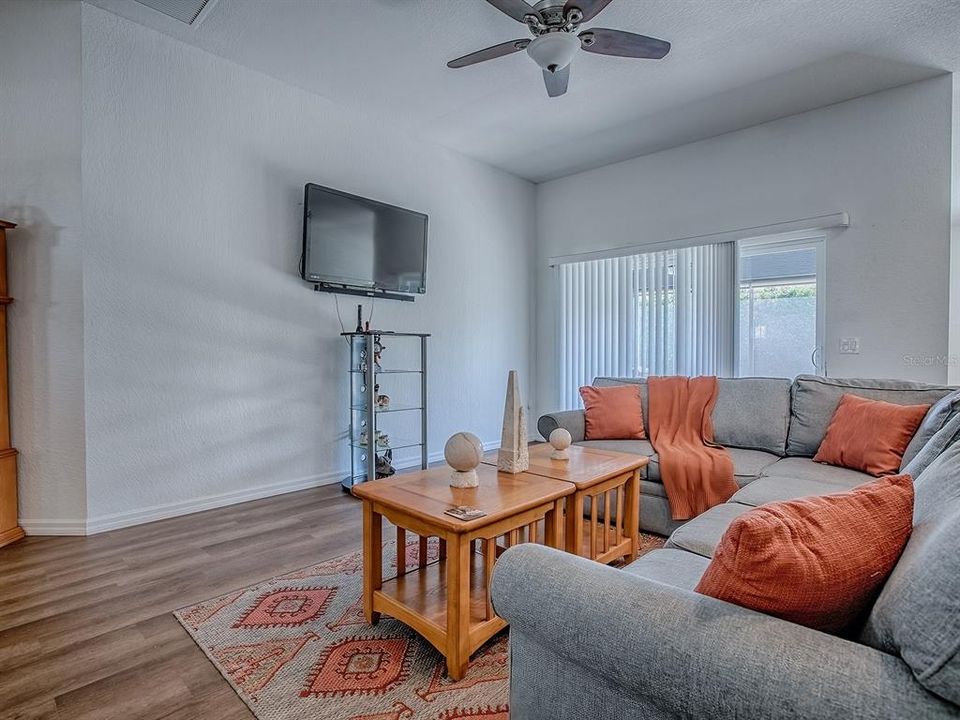 Activo con contrato: $299,900 (3 camas, 2 baños, 1856 Pies cuadrados)