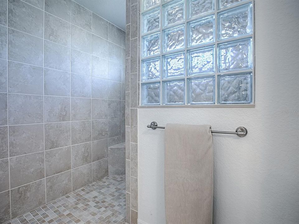 Activo con contrato: $299,900 (3 camas, 2 baños, 1856 Pies cuadrados)