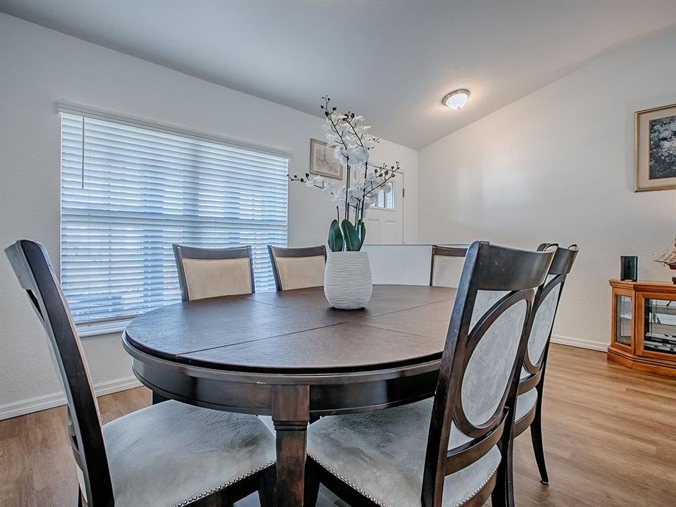 Activo con contrato: $299,900 (3 camas, 2 baños, 1856 Pies cuadrados)