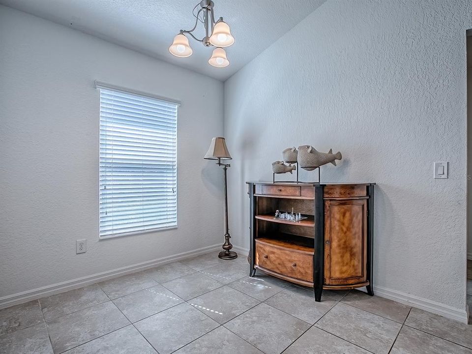 Activo con contrato: $299,900 (3 camas, 2 baños, 1856 Pies cuadrados)