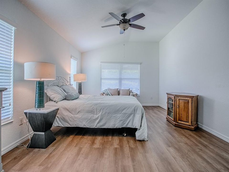 Activo con contrato: $299,900 (3 camas, 2 baños, 1856 Pies cuadrados)