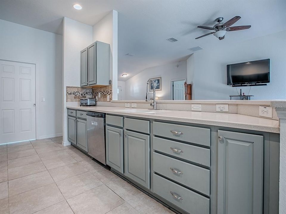 Activo con contrato: $299,900 (3 camas, 2 baños, 1856 Pies cuadrados)