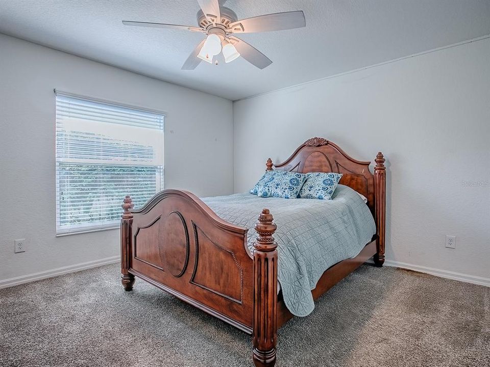 Activo con contrato: $299,900 (3 camas, 2 baños, 1856 Pies cuadrados)