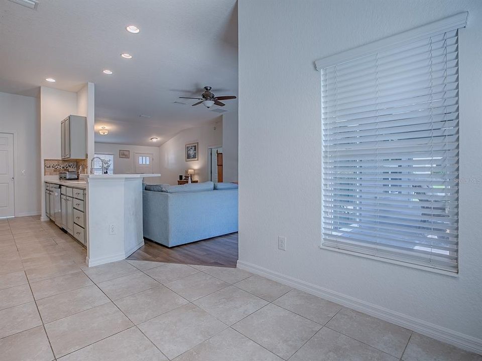 Activo con contrato: $299,900 (3 camas, 2 baños, 1856 Pies cuadrados)