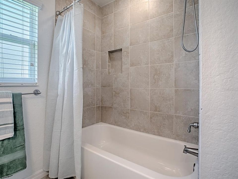 Activo con contrato: $299,900 (3 camas, 2 baños, 1856 Pies cuadrados)