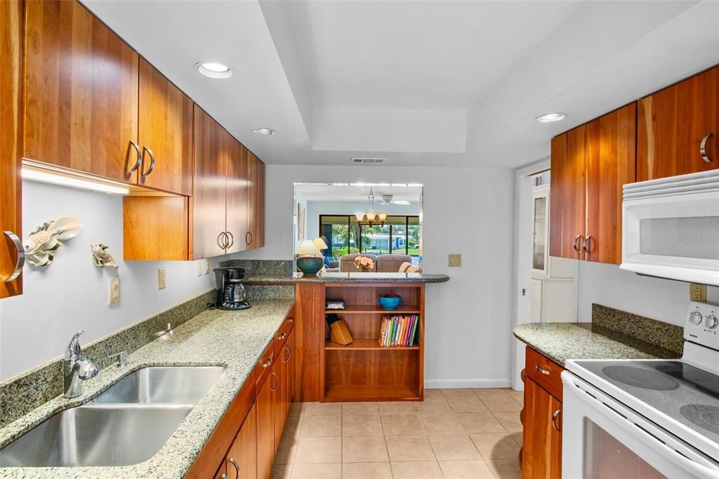 For Sale: $620,000 (2 beds, 2 baths, 1066 Square Feet)