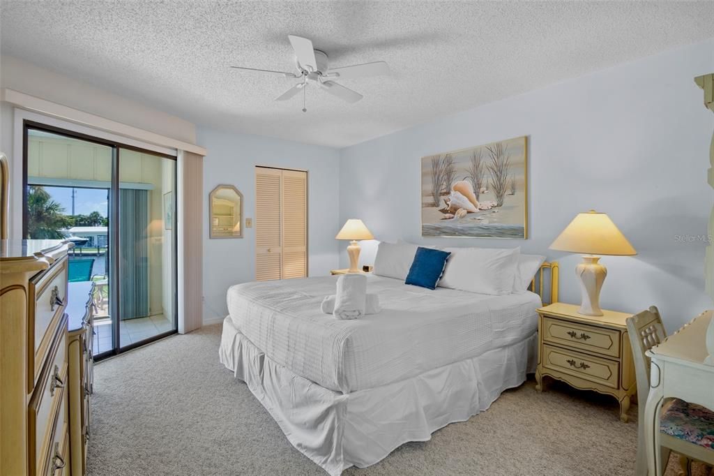 For Sale: $620,000 (2 beds, 2 baths, 1066 Square Feet)