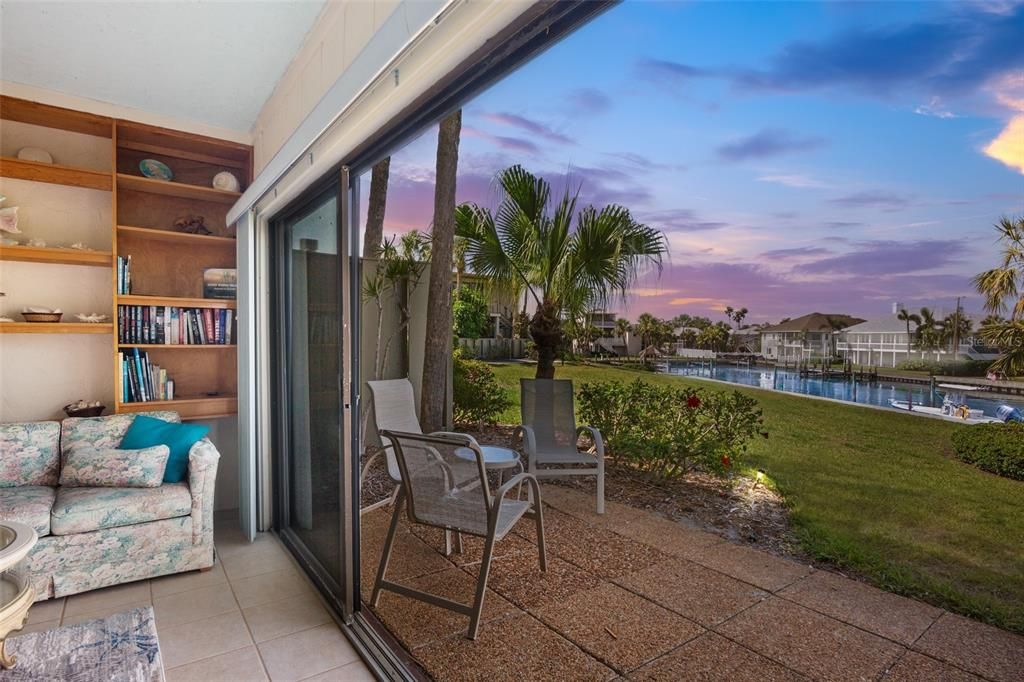 For Sale: $620,000 (2 beds, 2 baths, 1066 Square Feet)