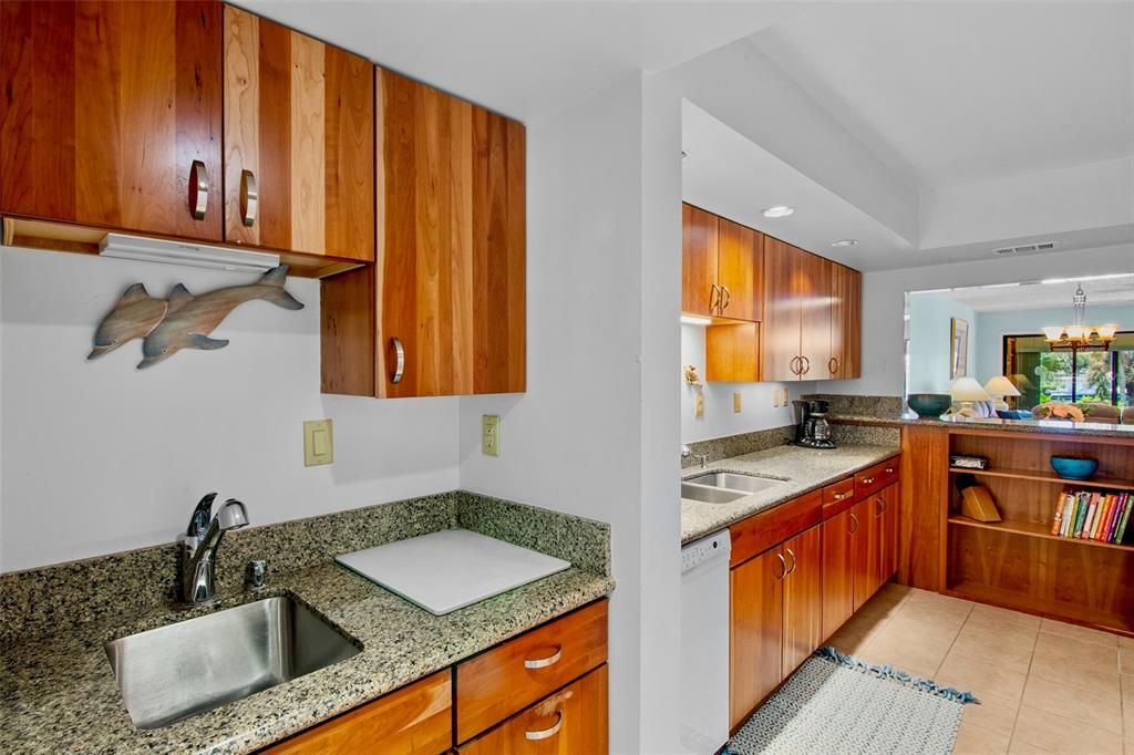 For Sale: $620,000 (2 beds, 2 baths, 1066 Square Feet)