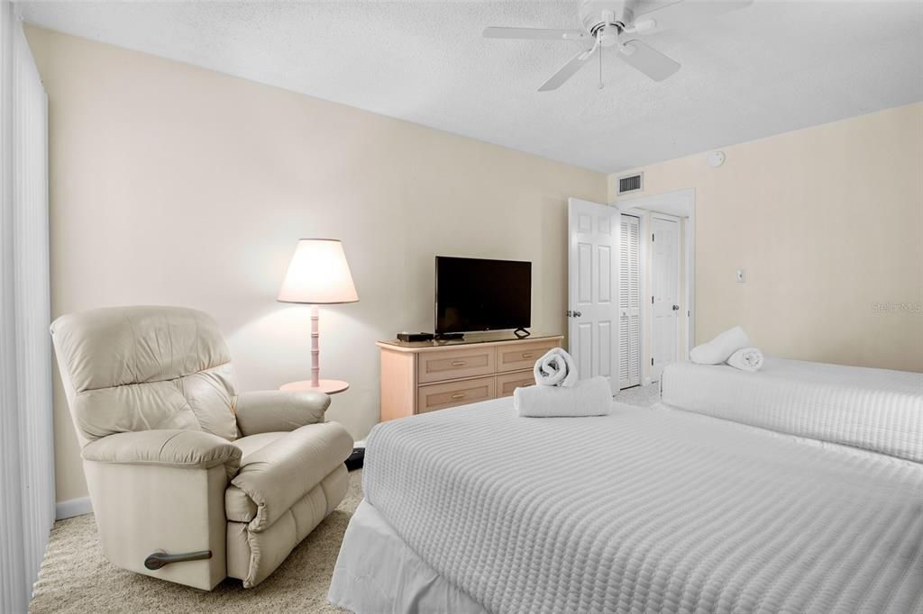 For Sale: $620,000 (2 beds, 2 baths, 1066 Square Feet)