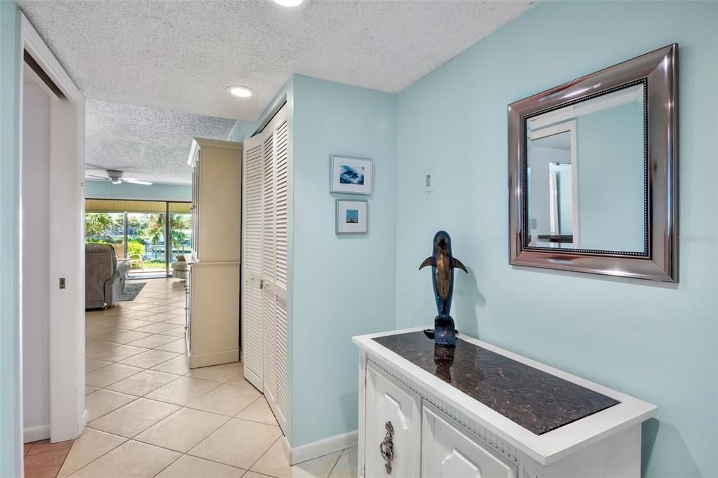 For Sale: $620,000 (2 beds, 2 baths, 1066 Square Feet)