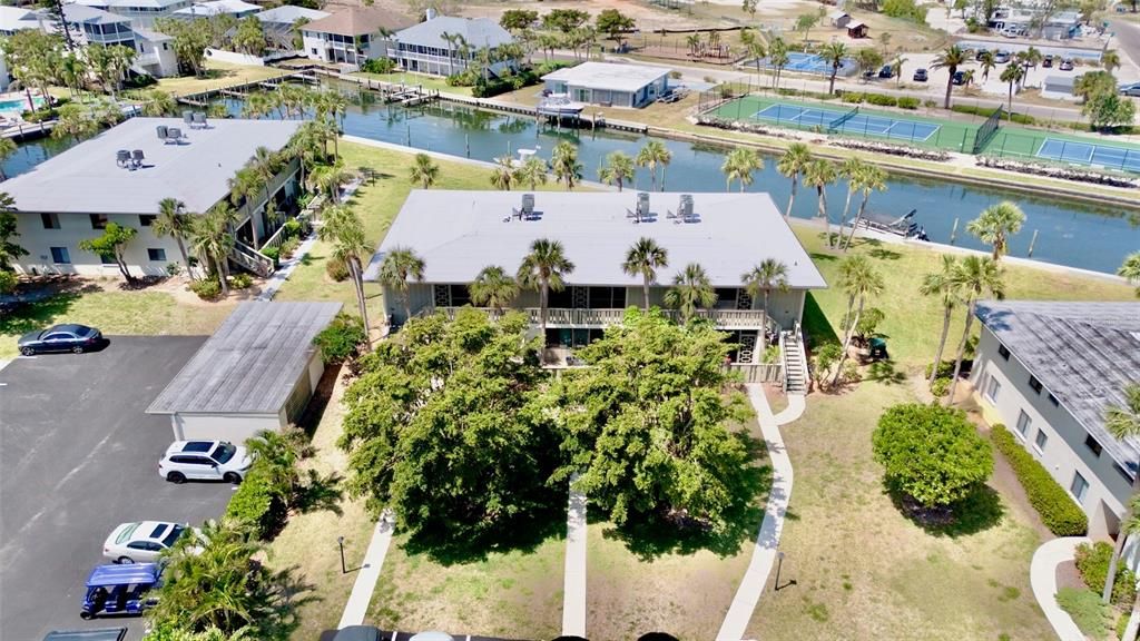 For Sale: $620,000 (2 beds, 2 baths, 1066 Square Feet)