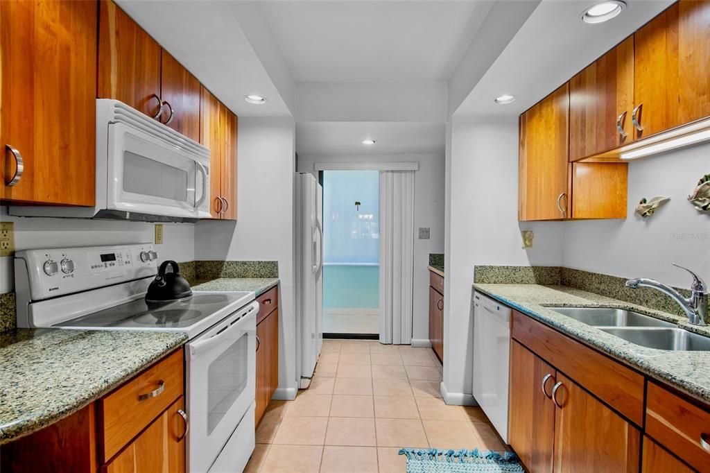 For Sale: $620,000 (2 beds, 2 baths, 1066 Square Feet)