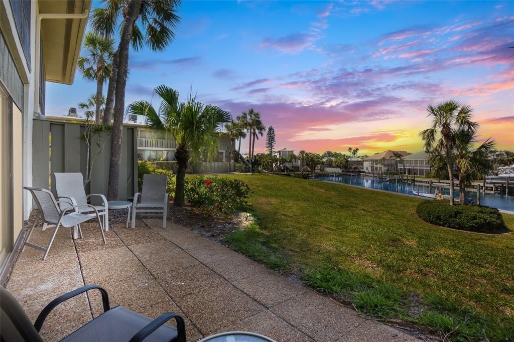 For Sale: $620,000 (2 beds, 2 baths, 1066 Square Feet)