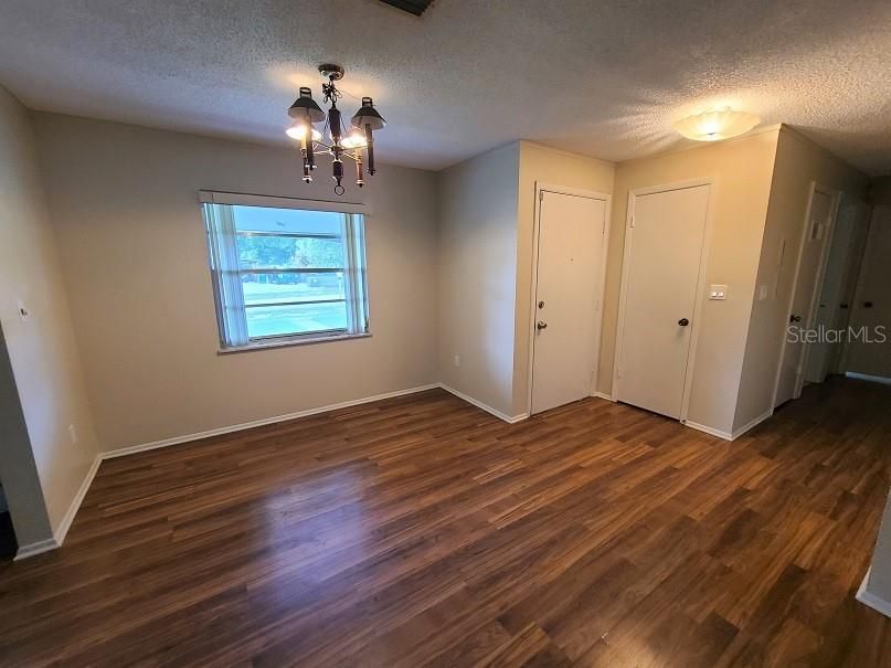 Под контрактом: $195,000 (2 спален, 2 ванн, 1128 Квадратных фут)