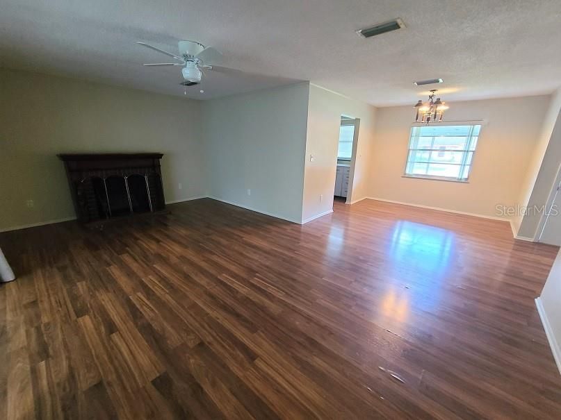 Под контрактом: $195,000 (2 спален, 2 ванн, 1128 Квадратных фут)