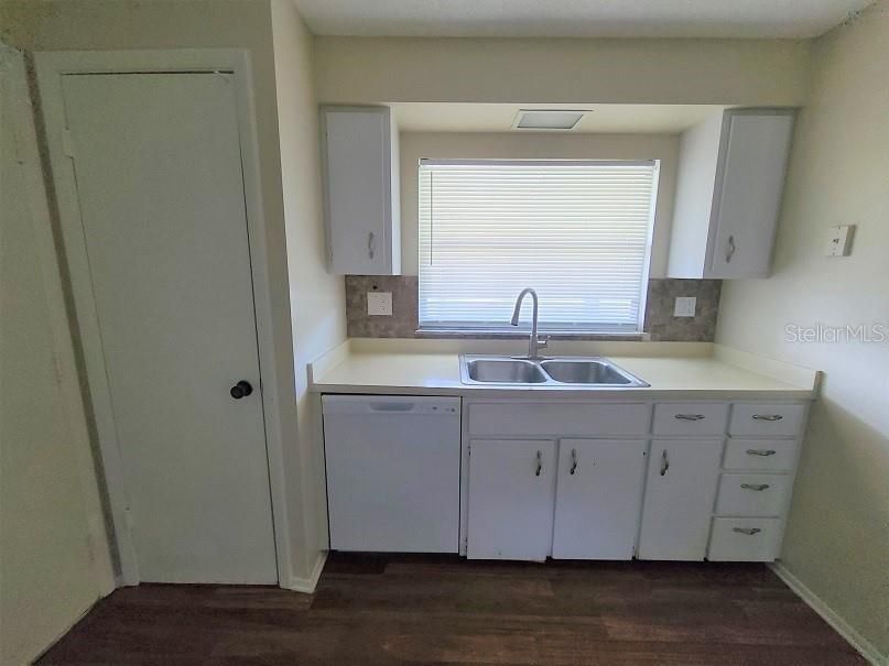 Под контрактом: $195,000 (2 спален, 2 ванн, 1128 Квадратных фут)