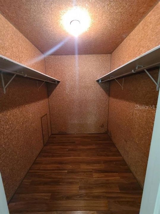 Под контрактом: $195,000 (2 спален, 2 ванн, 1128 Квадратных фут)