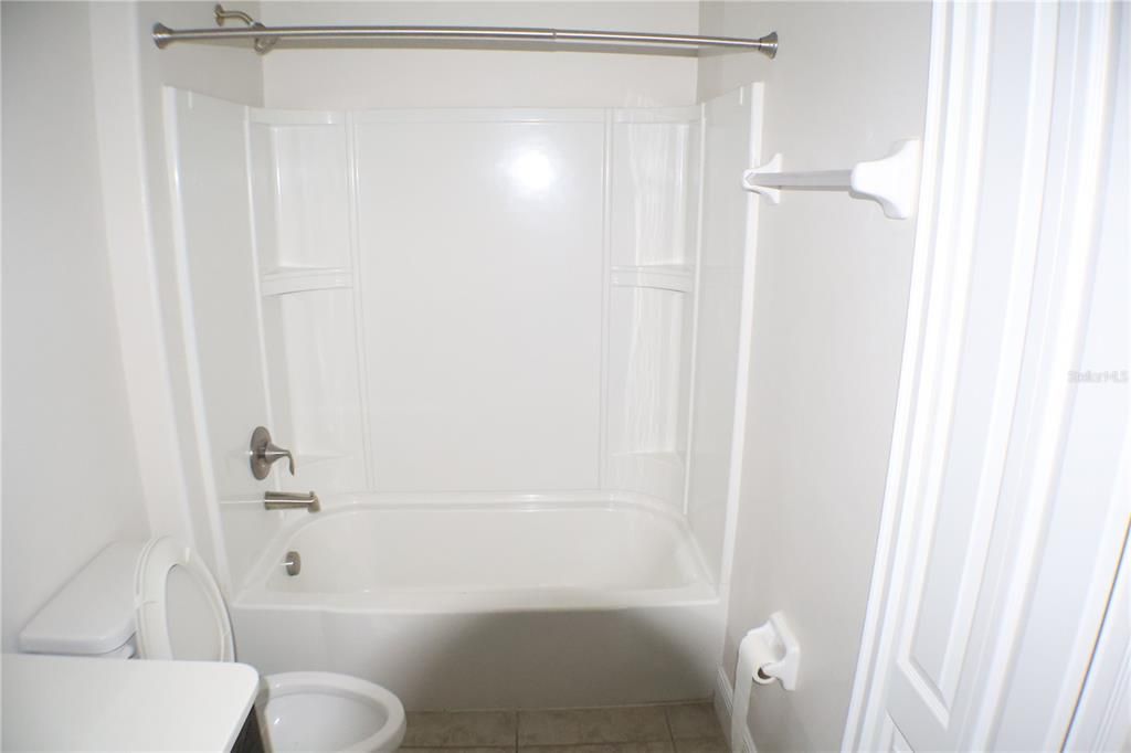 На продажу: $149,900 (2 спален, 2 ванн, 1464 Квадратных фут)