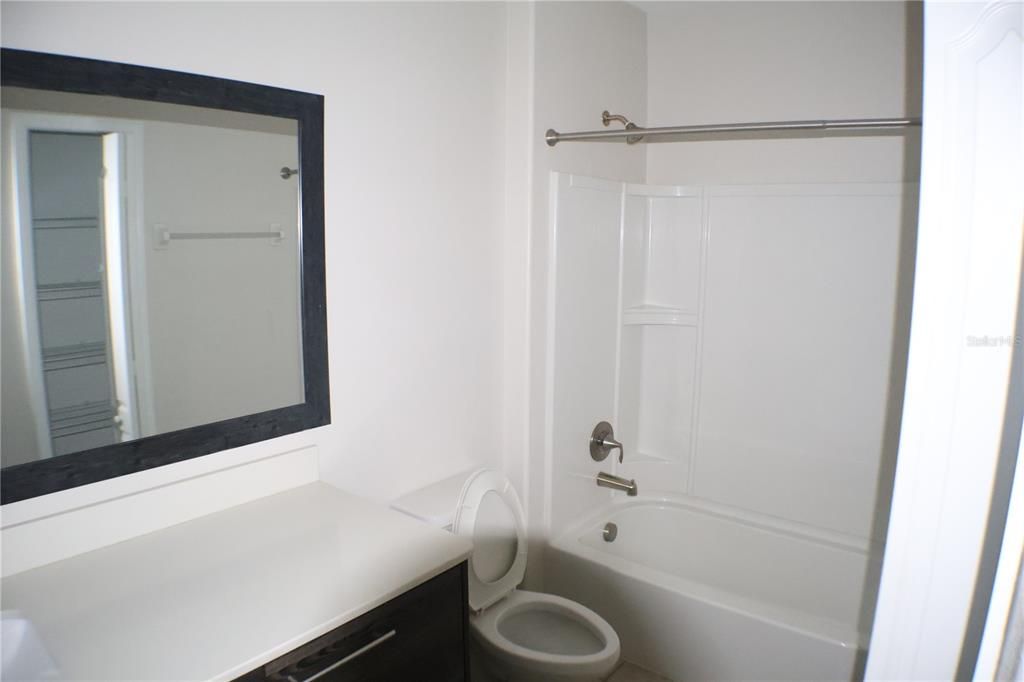 На продажу: $149,900 (2 спален, 2 ванн, 1464 Квадратных фут)