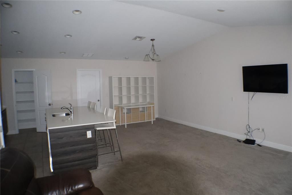 На продажу: $149,900 (2 спален, 2 ванн, 1464 Квадратных фут)