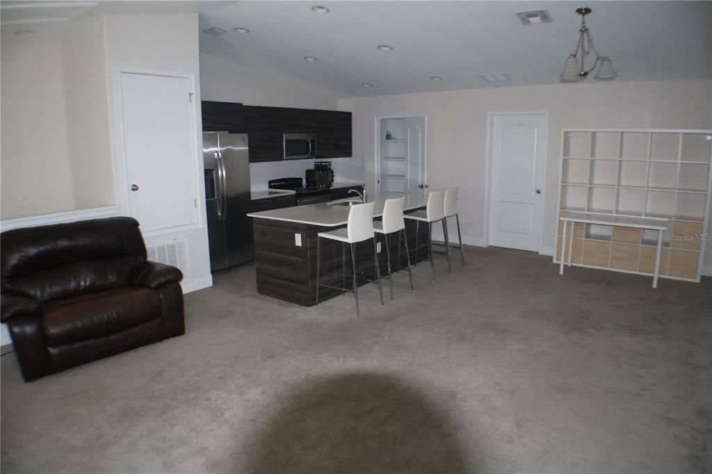 На продажу: $149,900 (2 спален, 2 ванн, 1464 Квадратных фут)