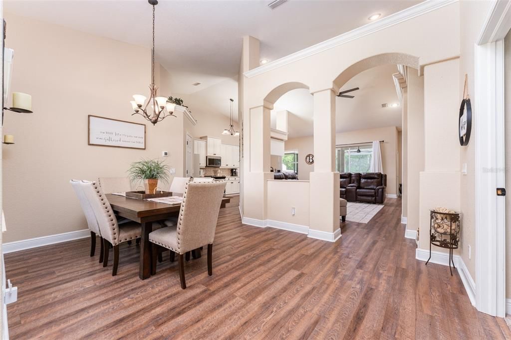 На продажу: $587,900 (4 спален, 3 ванн, 2125 Квадратных фут)