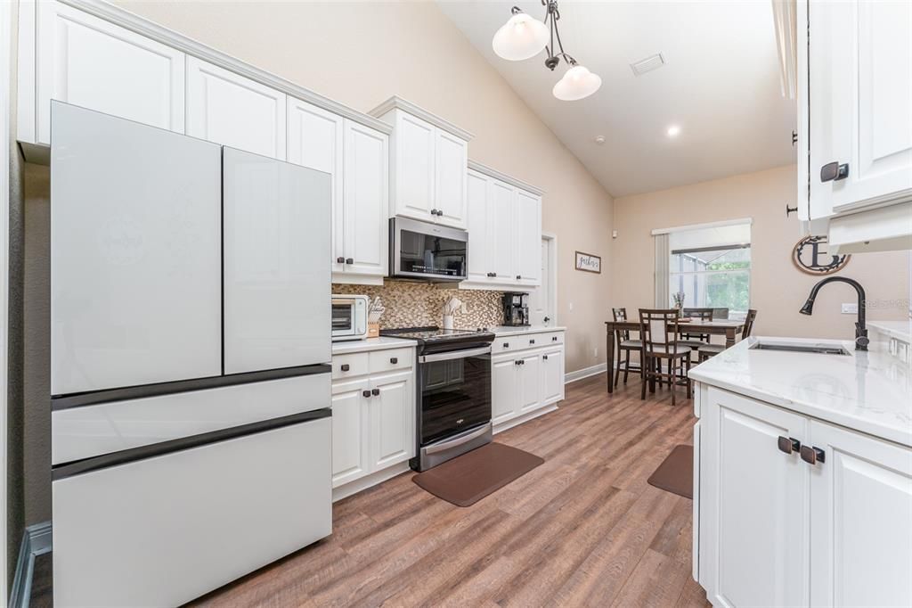 На продажу: $587,900 (4 спален, 3 ванн, 2125 Квадратных фут)