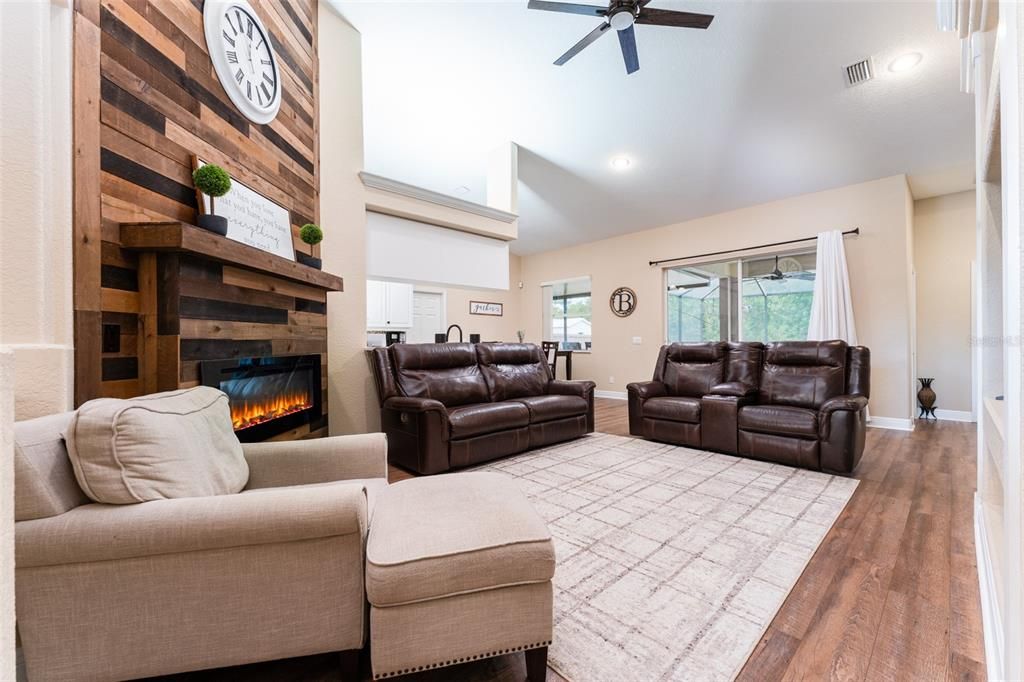 На продажу: $587,900 (4 спален, 3 ванн, 2125 Квадратных фут)