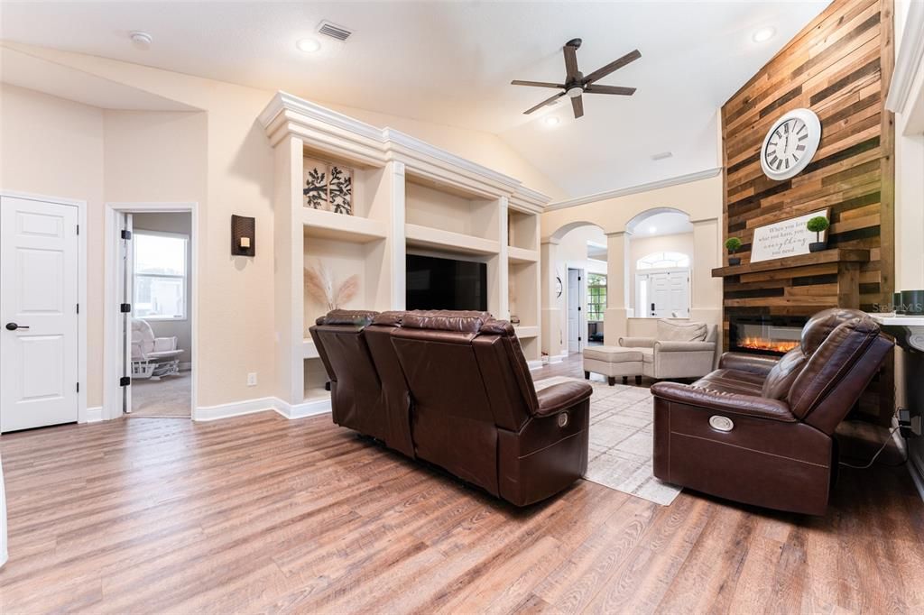 На продажу: $587,900 (4 спален, 3 ванн, 2125 Квадратных фут)