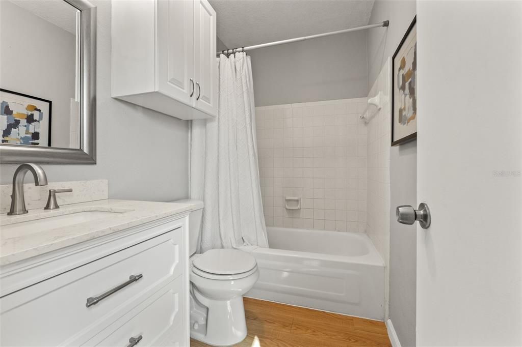 Active With Contract: $1,650 (1 beds, 1 baths, 561 Square Feet)