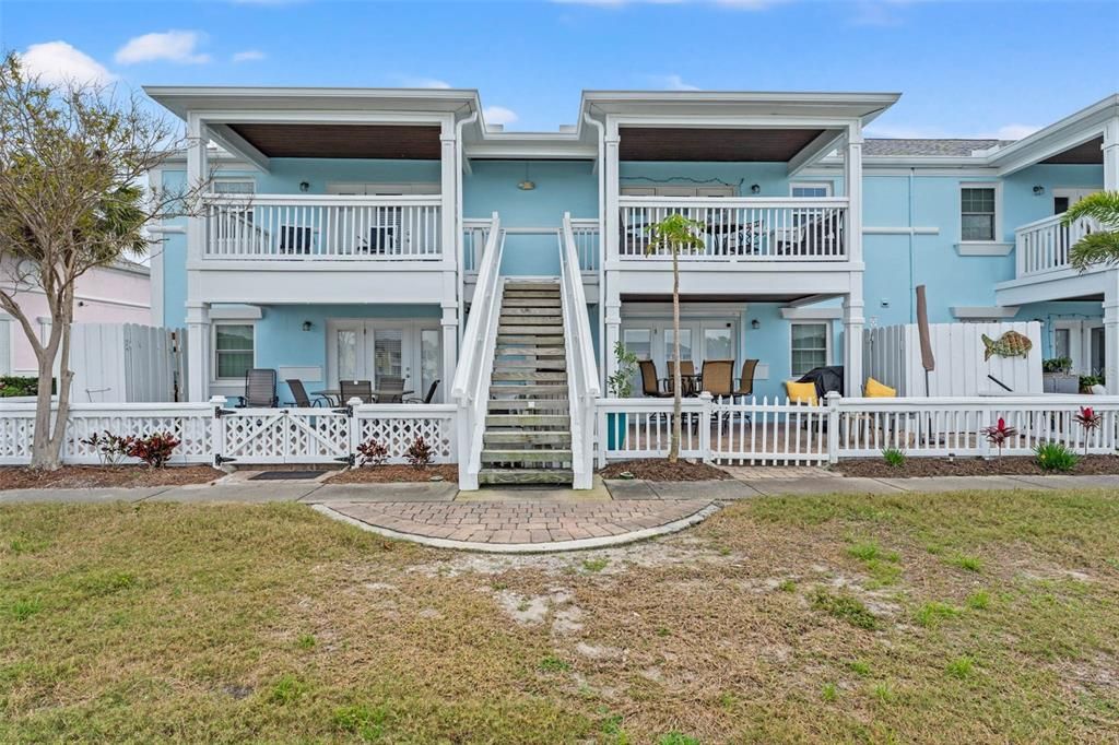 Active With Contract: $1,650 (1 beds, 1 baths, 561 Square Feet)