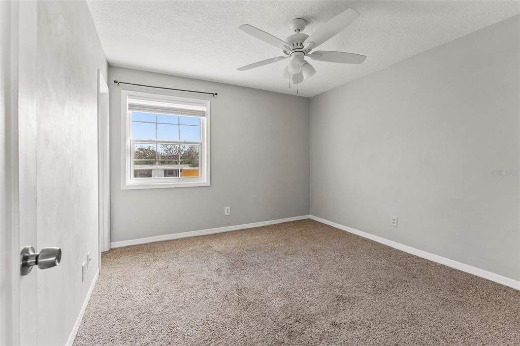 Active With Contract: $1,650 (1 beds, 1 baths, 561 Square Feet)
