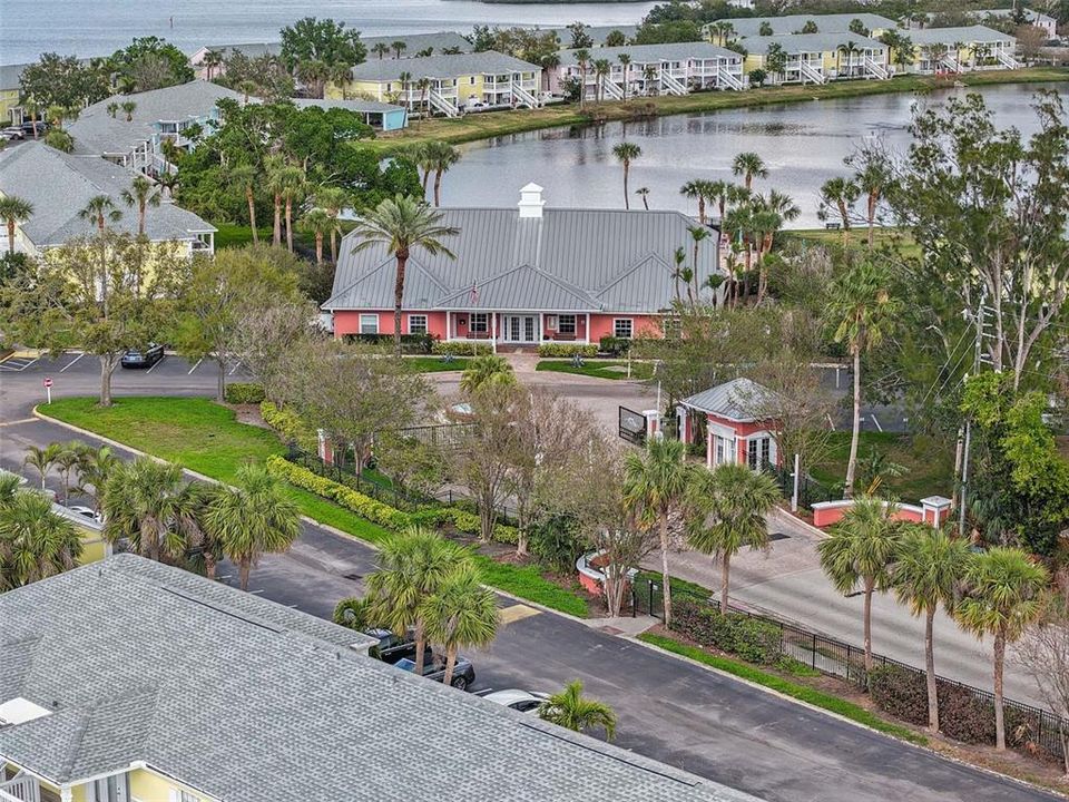 Active With Contract: $1,650 (1 beds, 1 baths, 561 Square Feet)