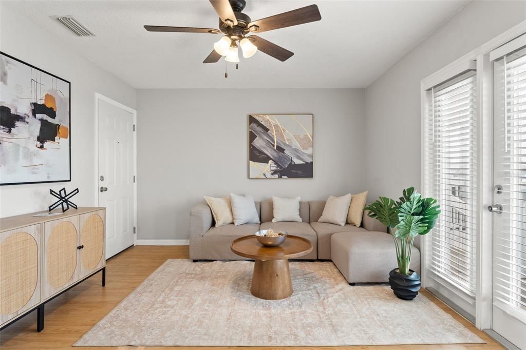 Active With Contract: $1,650 (1 beds, 1 baths, 561 Square Feet)