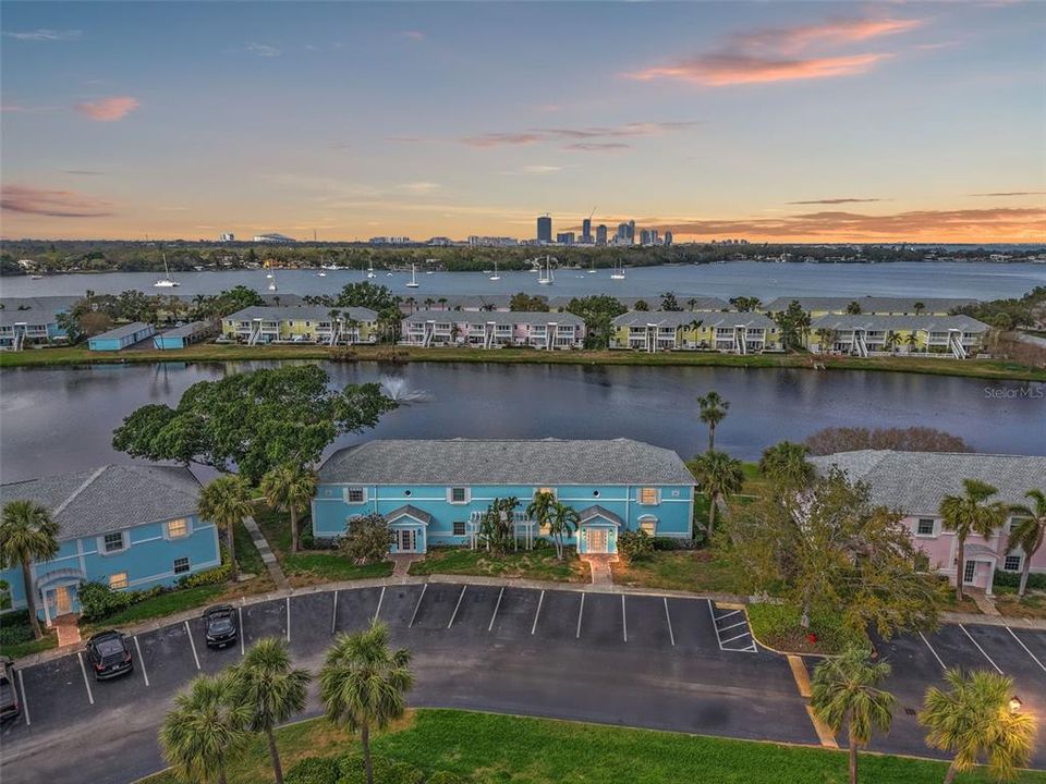 Active With Contract: $1,650 (1 beds, 1 baths, 561 Square Feet)