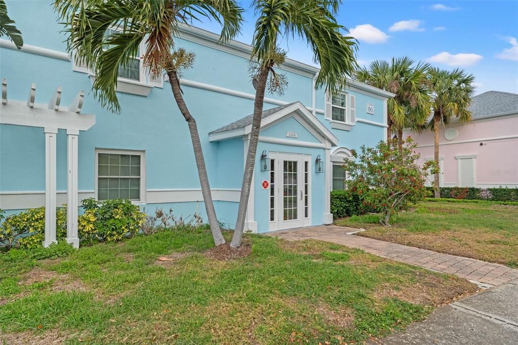 Active With Contract: $1,650 (1 beds, 1 baths, 561 Square Feet)