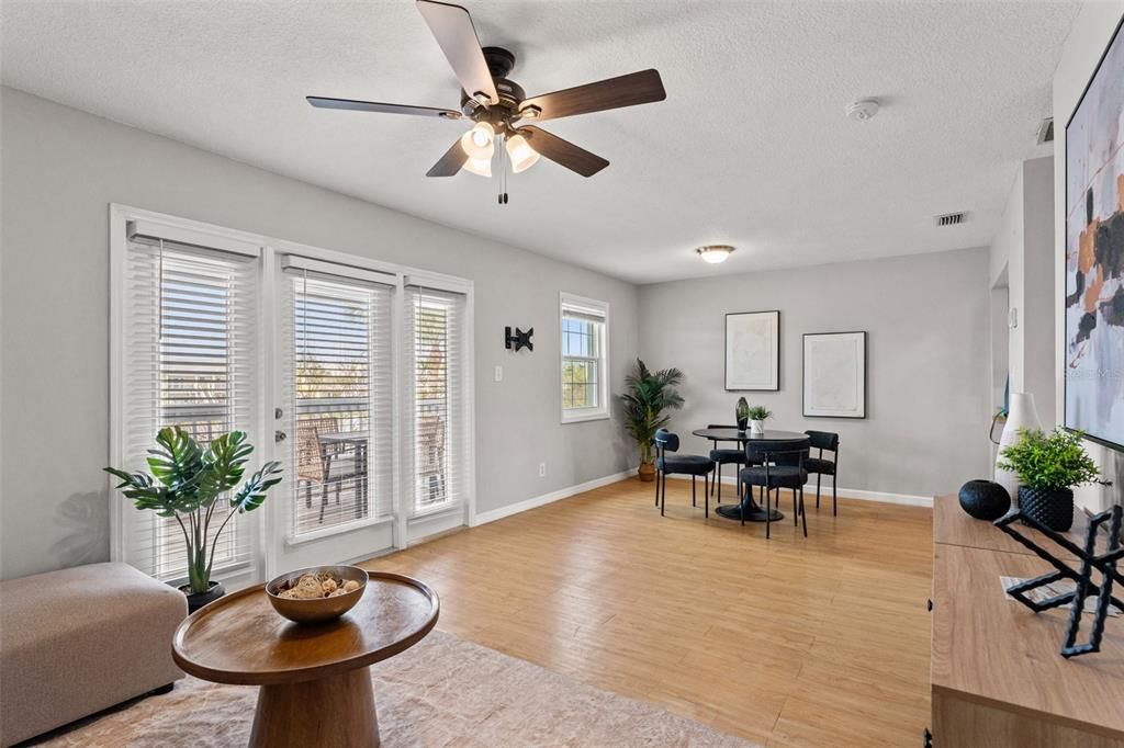 Active With Contract: $1,650 (1 beds, 1 baths, 561 Square Feet)
