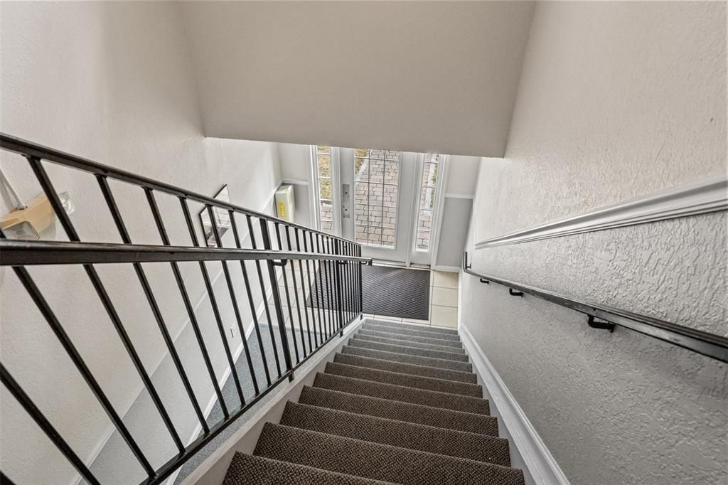 Active With Contract: $1,650 (1 beds, 1 baths, 561 Square Feet)