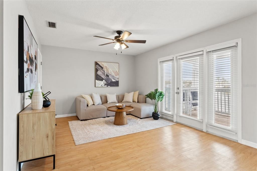 Active With Contract: $1,650 (1 beds, 1 baths, 561 Square Feet)