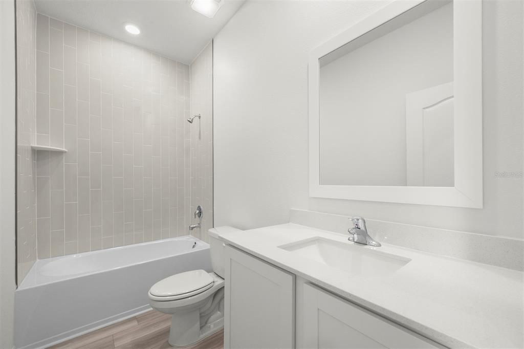 合同活跃: $302,900 (3 贝兹, 2 浴室, 1206 平方英尺)