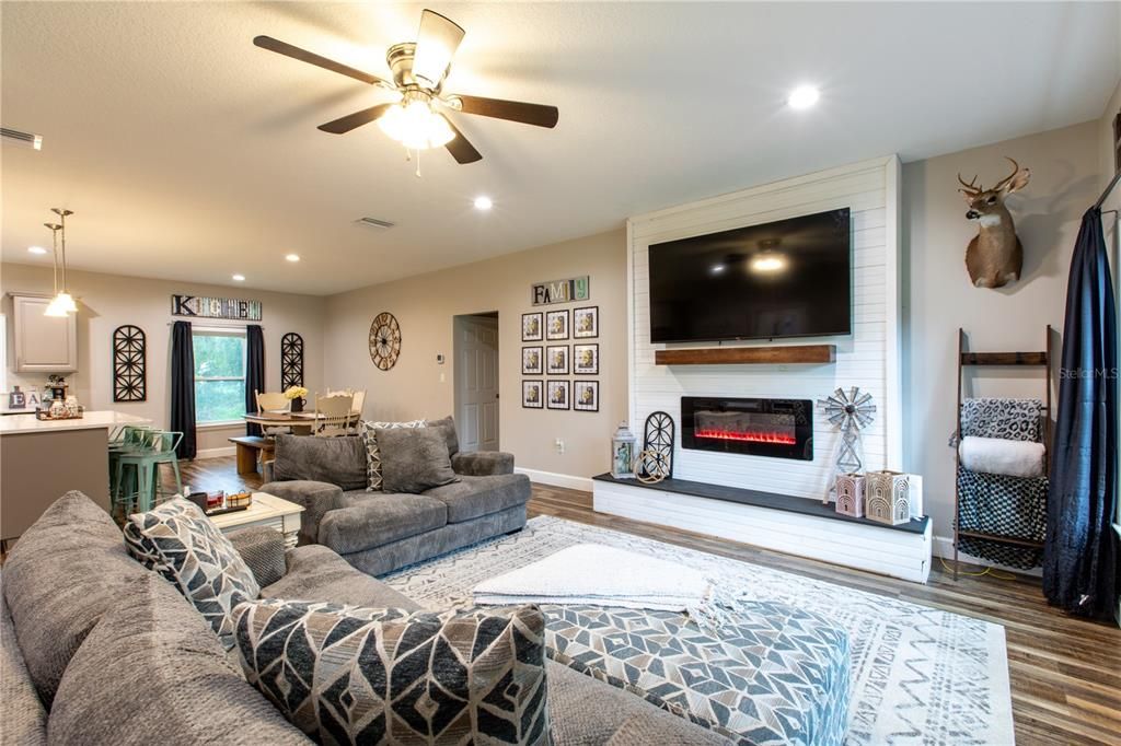 На продажу: $289,000 (3 спален, 2 ванн, 1546 Квадратных фут)