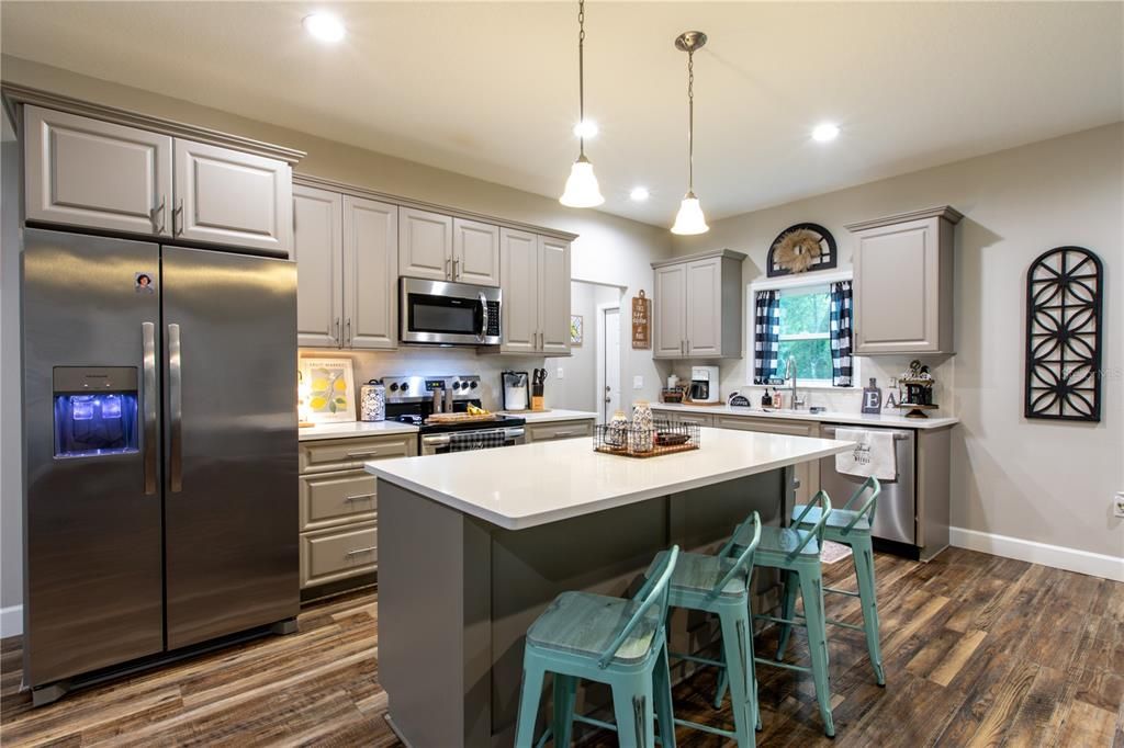 На продажу: $289,000 (3 спален, 2 ванн, 1546 Квадратных фут)