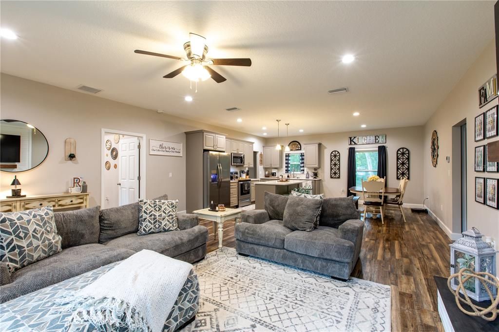 На продажу: $289,000 (3 спален, 2 ванн, 1546 Квадратных фут)