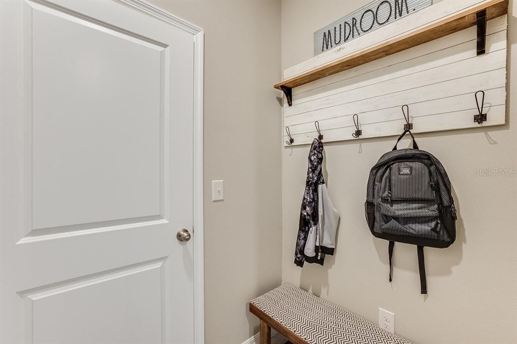 合同活跃: $496,990 (4 贝兹, 3 浴室, 2768 平方英尺)