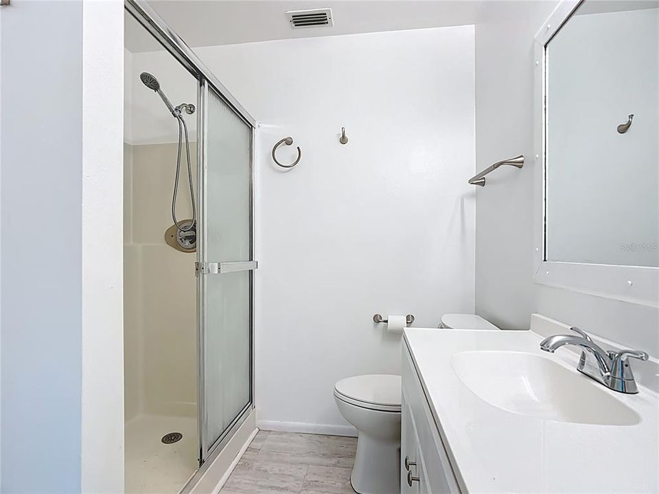 Active With Contract: $209,900 (2 beds, 2 baths, 985 Square Feet)