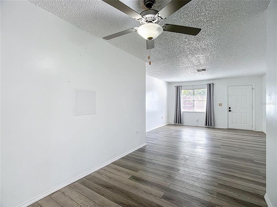 Active With Contract: $209,900 (2 beds, 2 baths, 985 Square Feet)