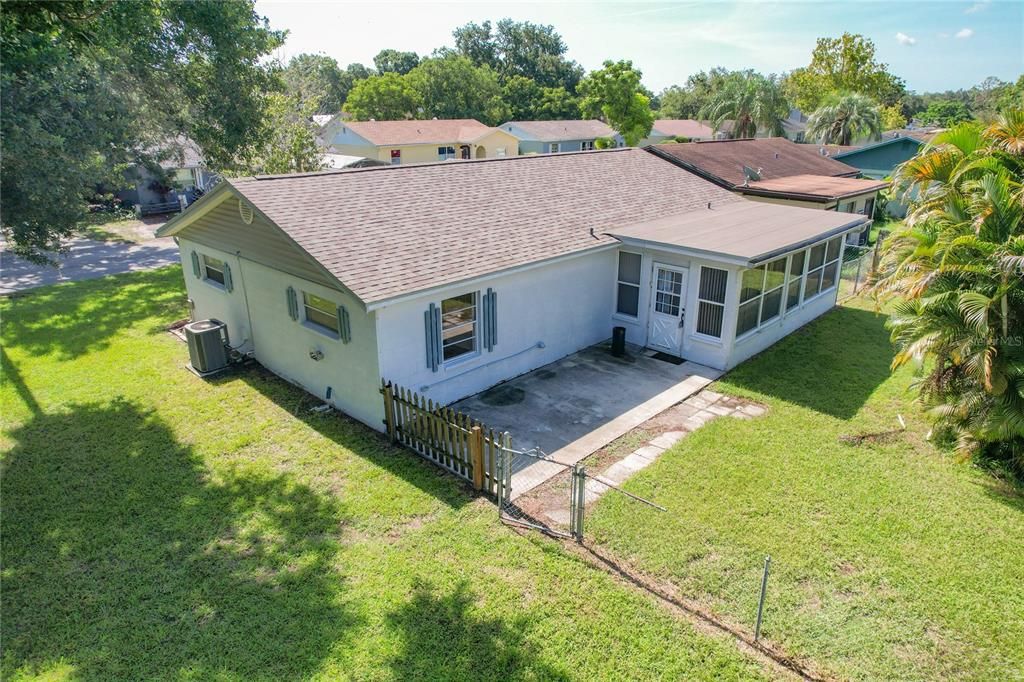 Active With Contract: $209,900 (2 beds, 2 baths, 985 Square Feet)