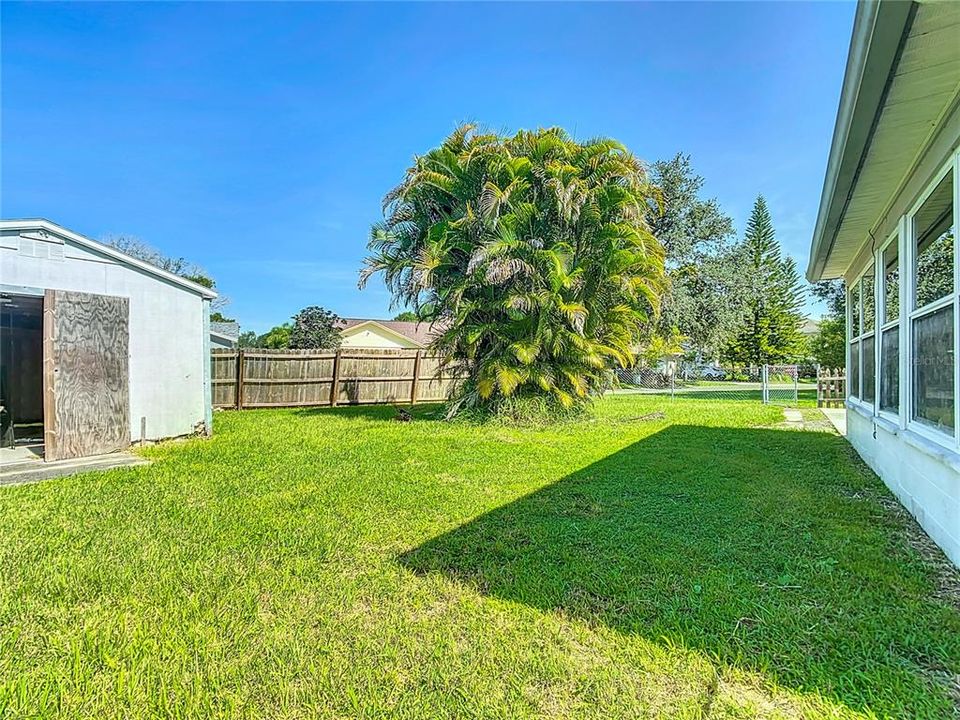 Active With Contract: $209,900 (2 beds, 2 baths, 985 Square Feet)