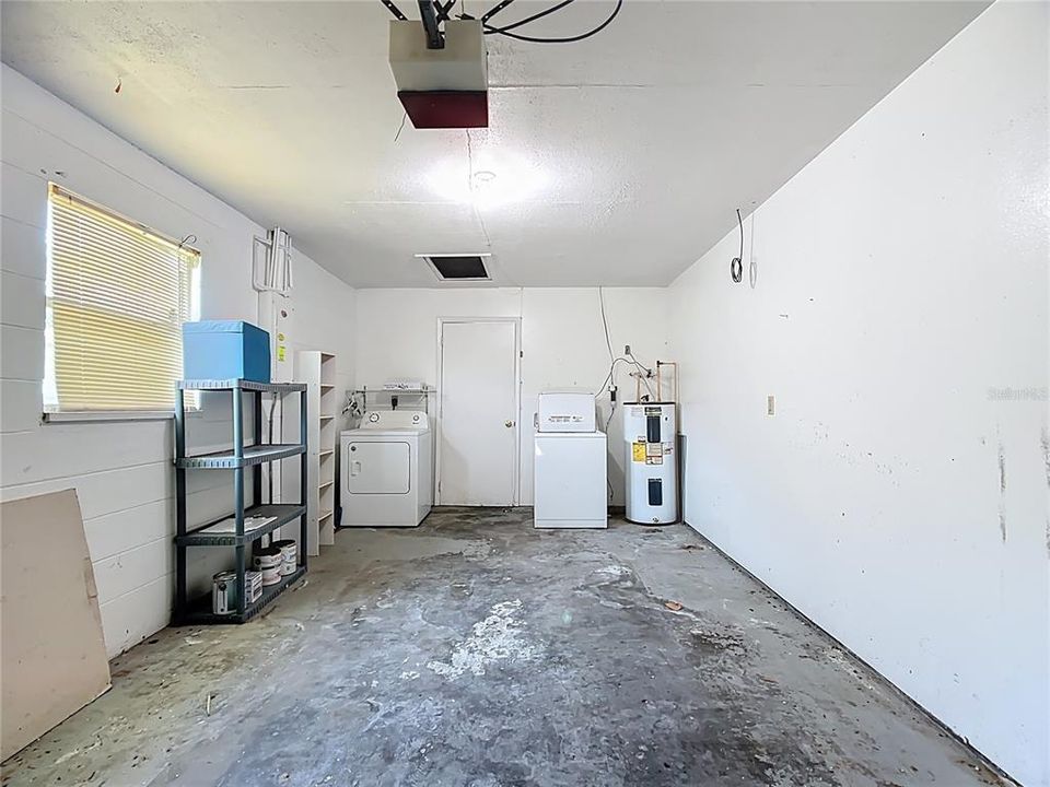 Active With Contract: $209,900 (2 beds, 2 baths, 985 Square Feet)